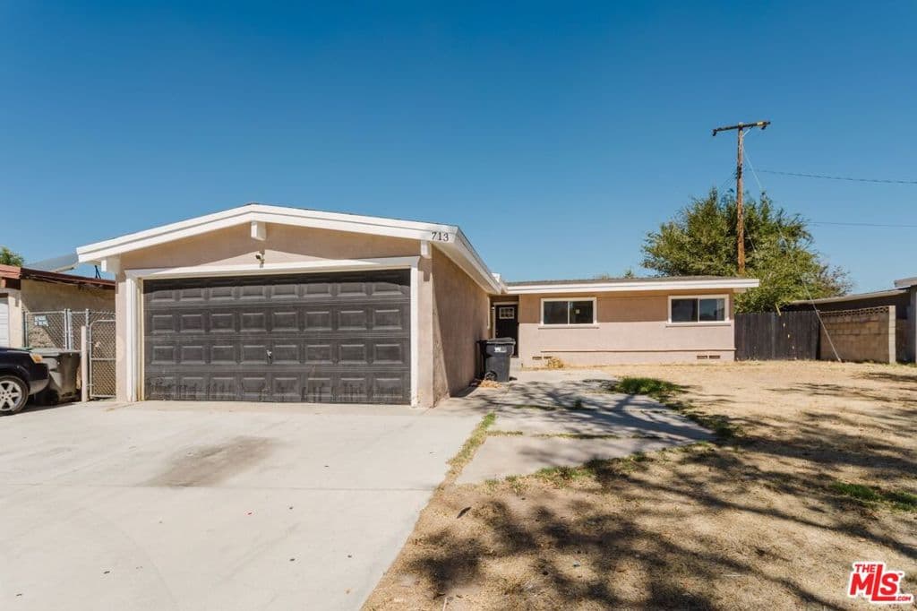 713 W Avenue H10