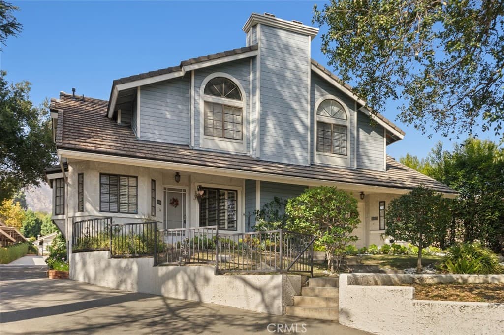 689 W Sierra Madre
