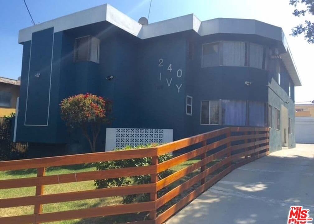 240 E Ivy Avenue