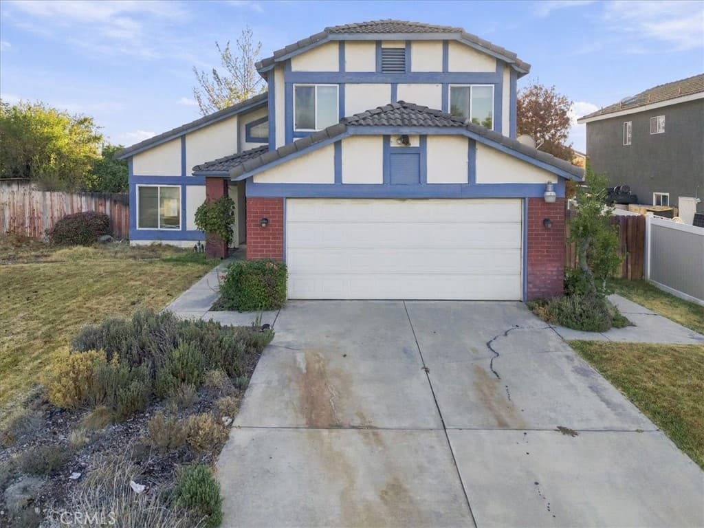 2243 N Maple