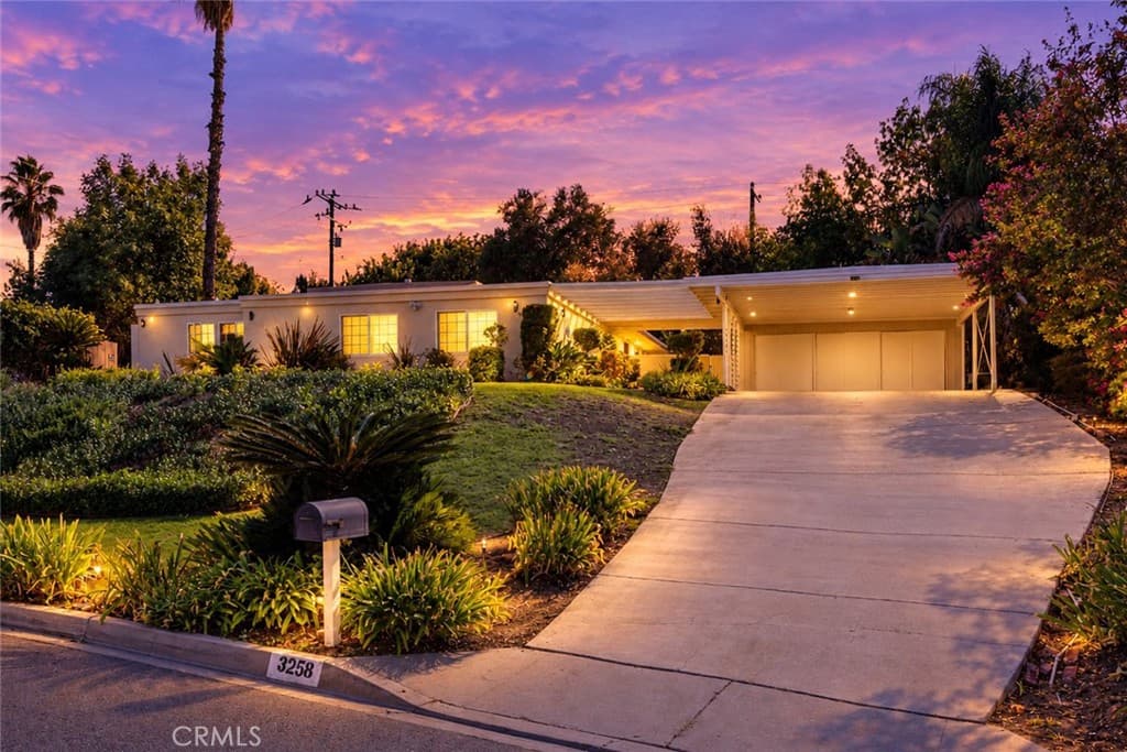 3258 E Whitebirch Drive