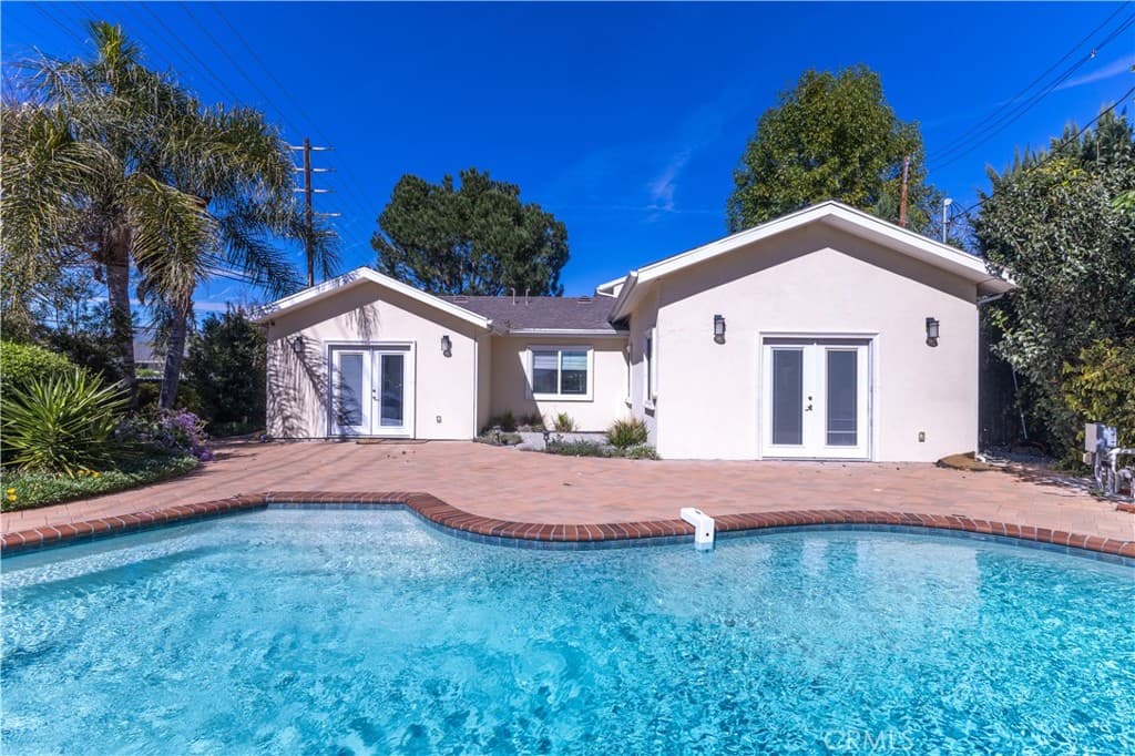 18816 Superior St
