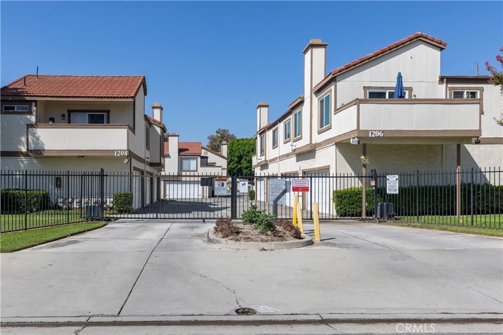 1228 S Cypress #E