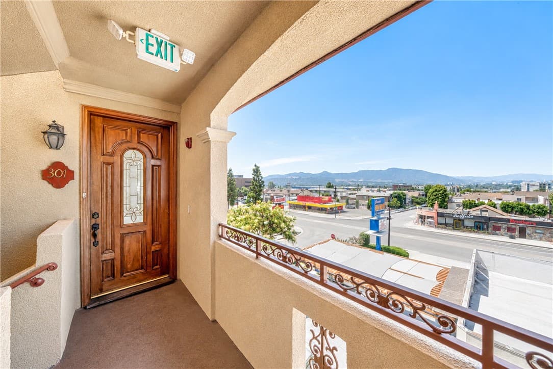 421 E Santa Anita 301