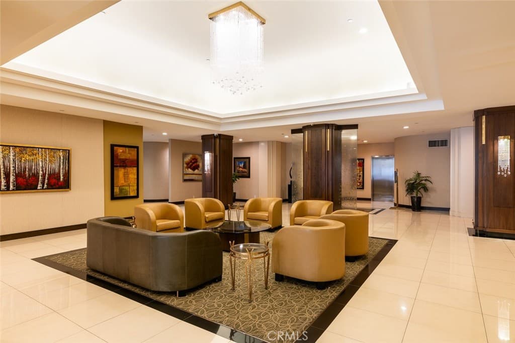 343 E Pioneer Drive 802