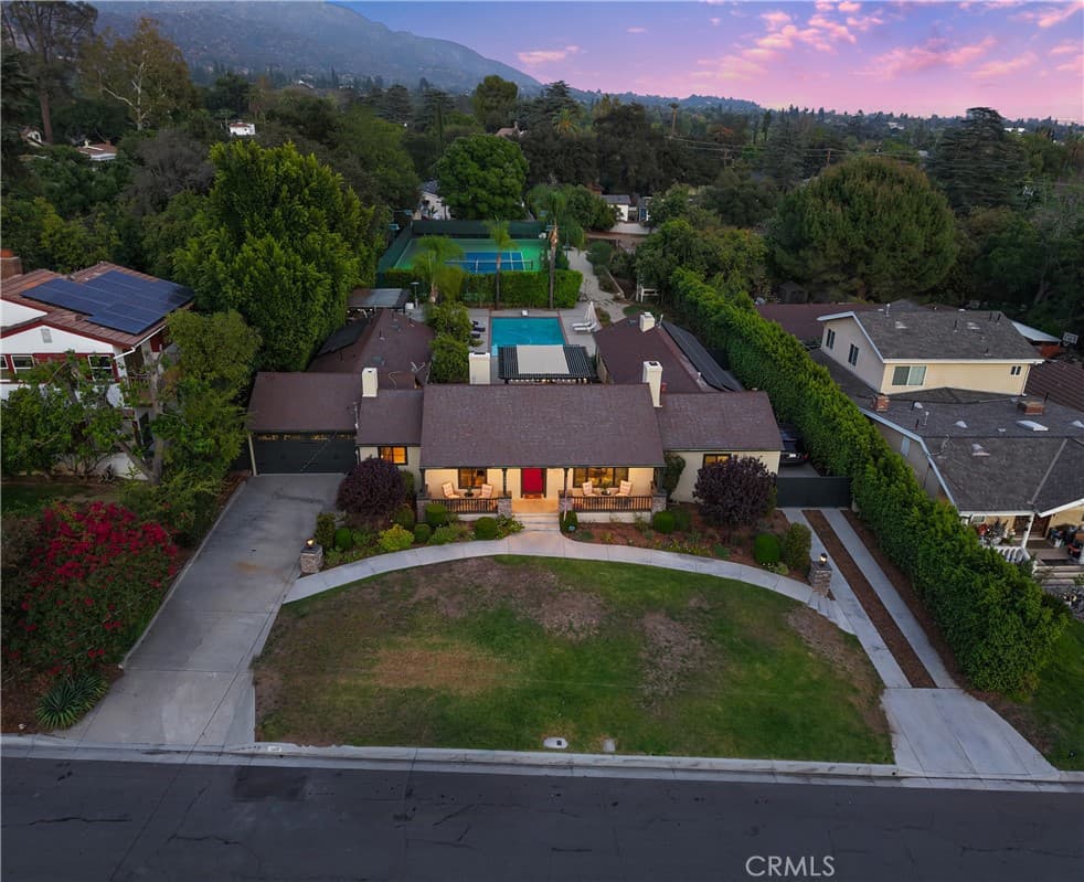 302 Highland Place