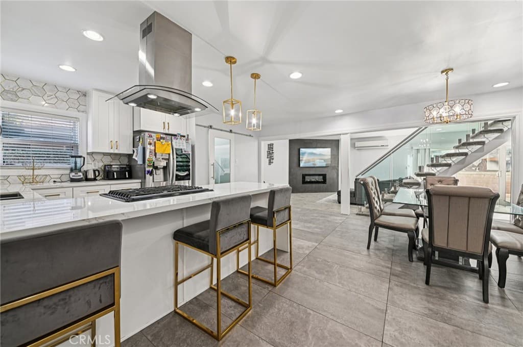 2120 Ronsard Road