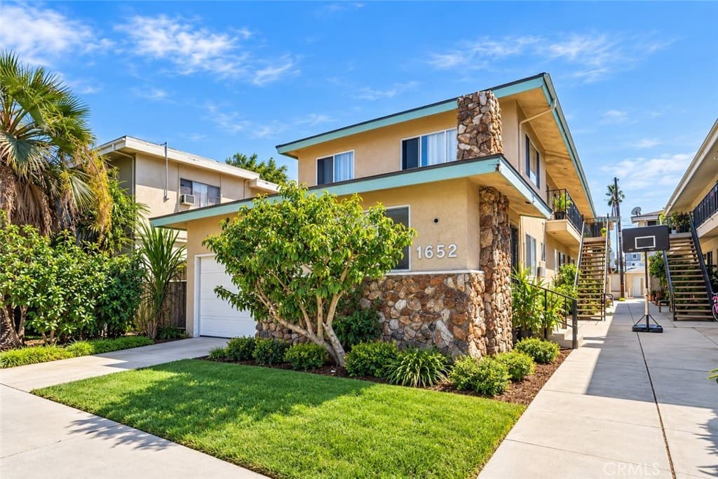 1652 W Lomita Blvd