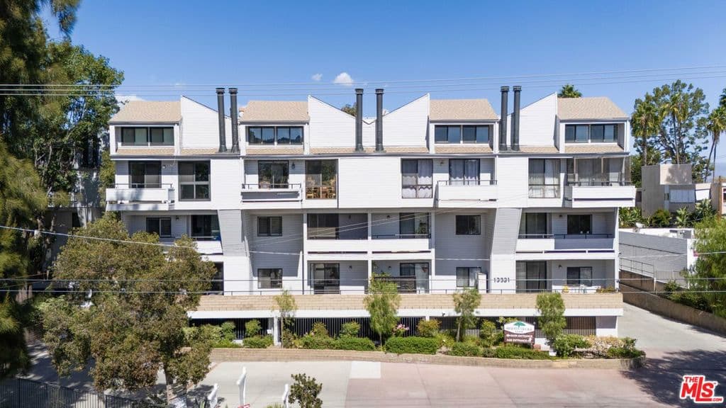 13331 Moorpark Street 318