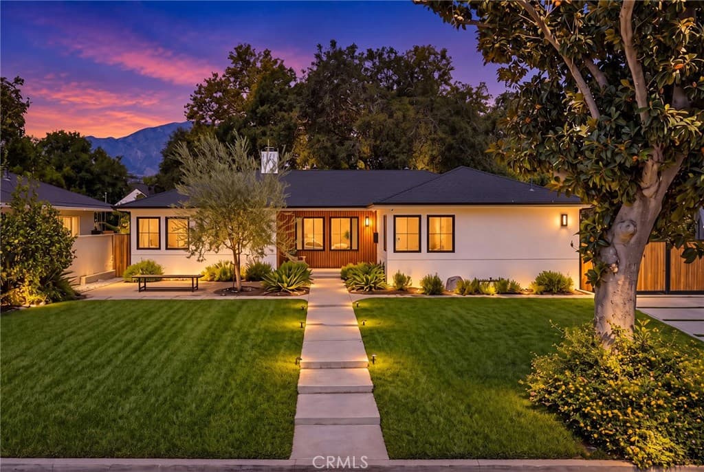 2147 E Woodlyn