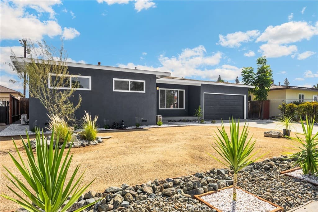4038 N Orange