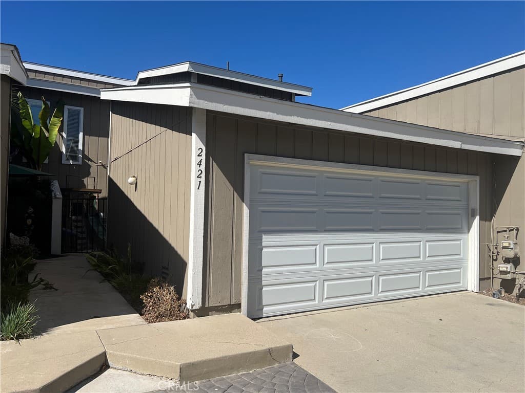 2421 S Reservoir