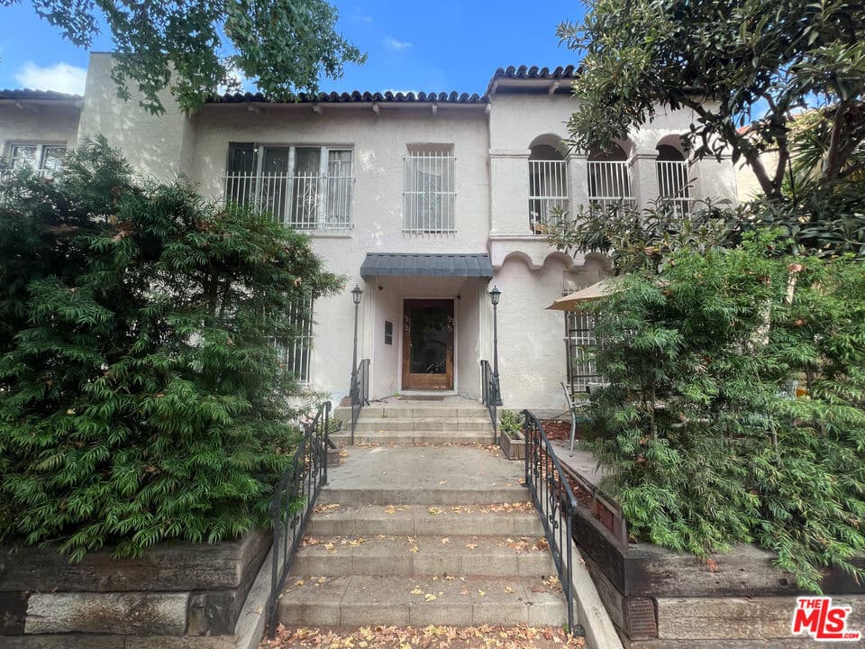 321 N Sycamore Avenue