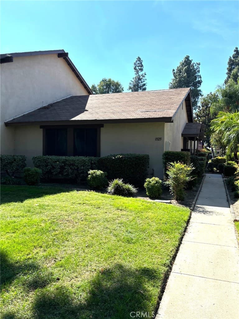 1325 N San Diego