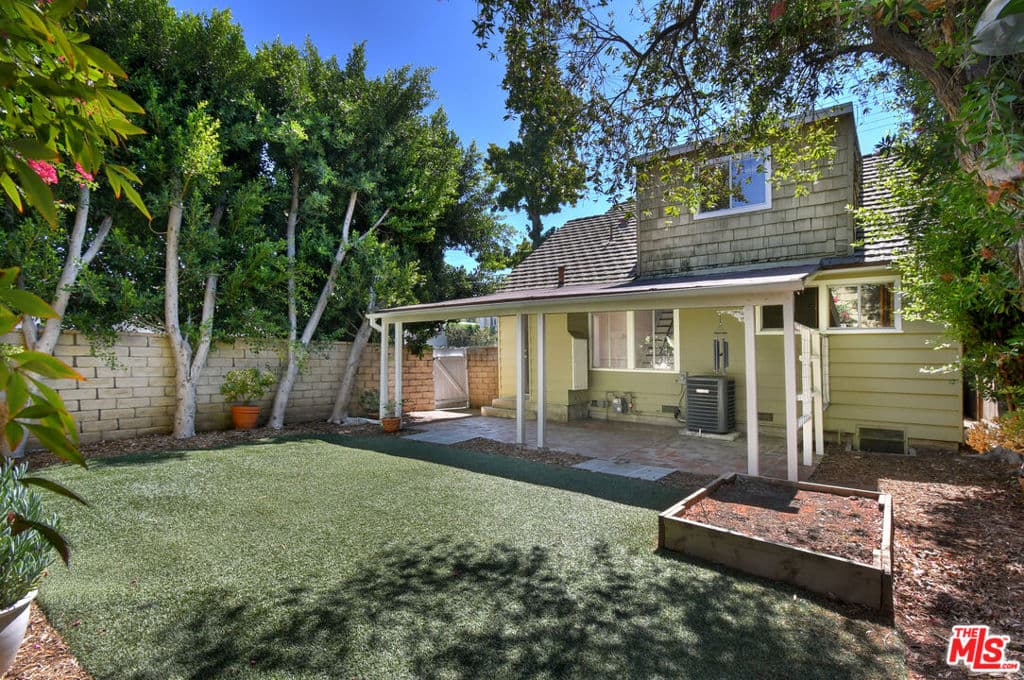 14335 Magnolia Boulevard