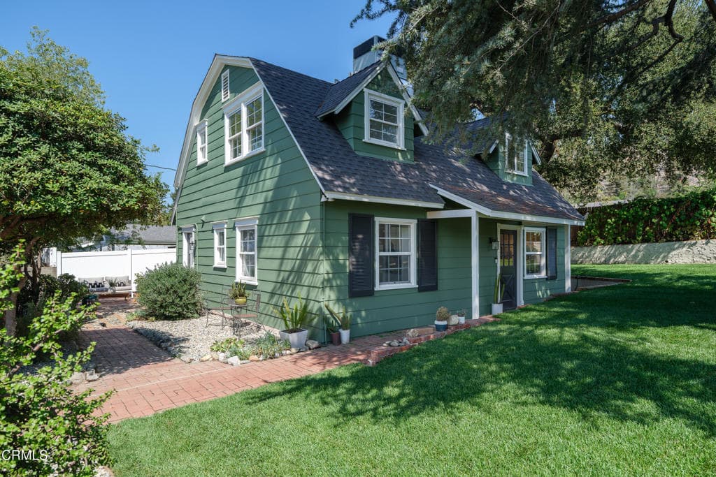 3269 Summit Avenue