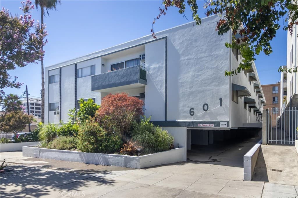 601 E Angeleno