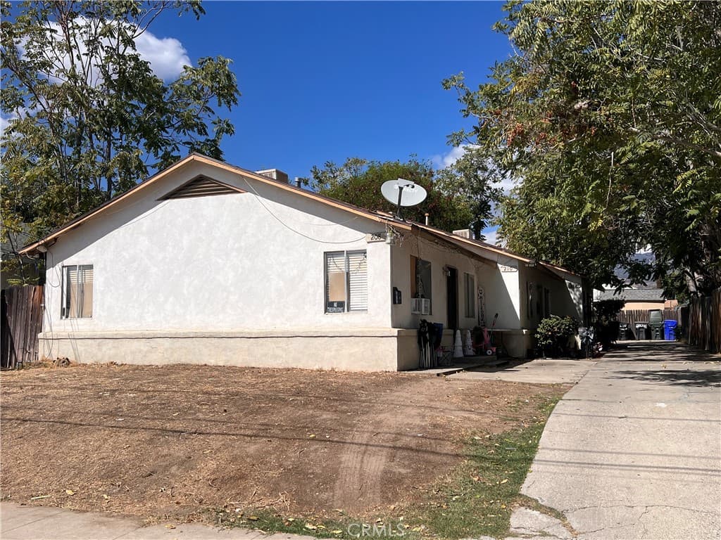 208 E Olive
