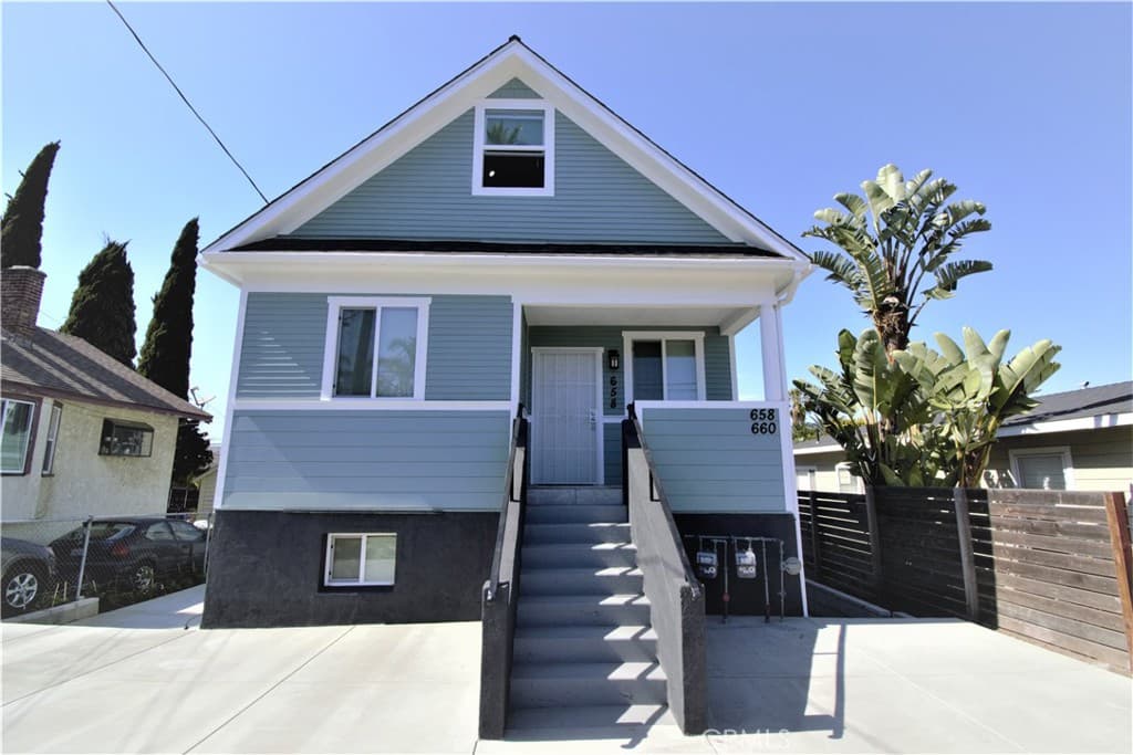 658 W Sepulveda Street