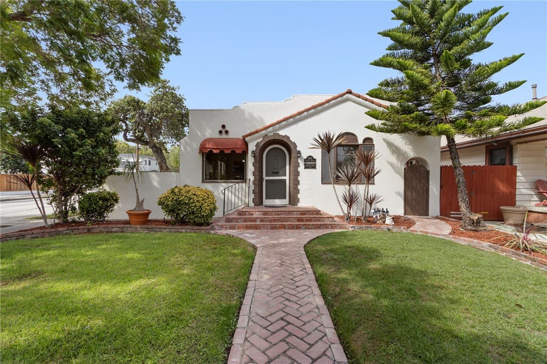 3601 Cerritos