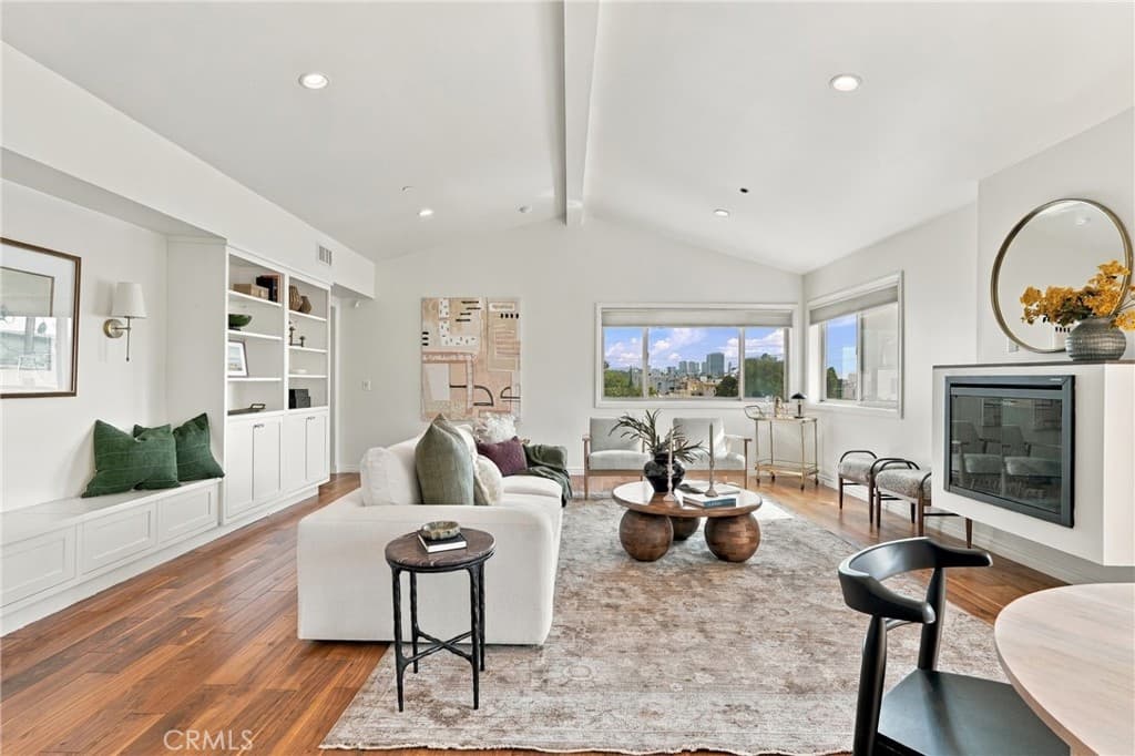 1420 S Bundy Drive 405