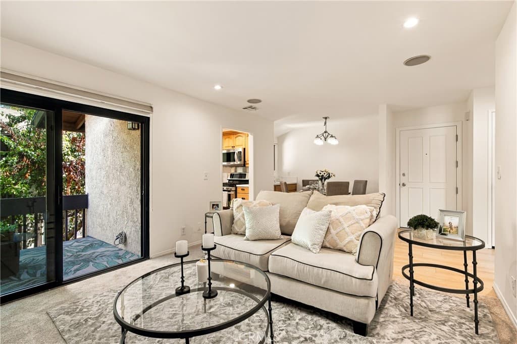 6716 Clybourn 238