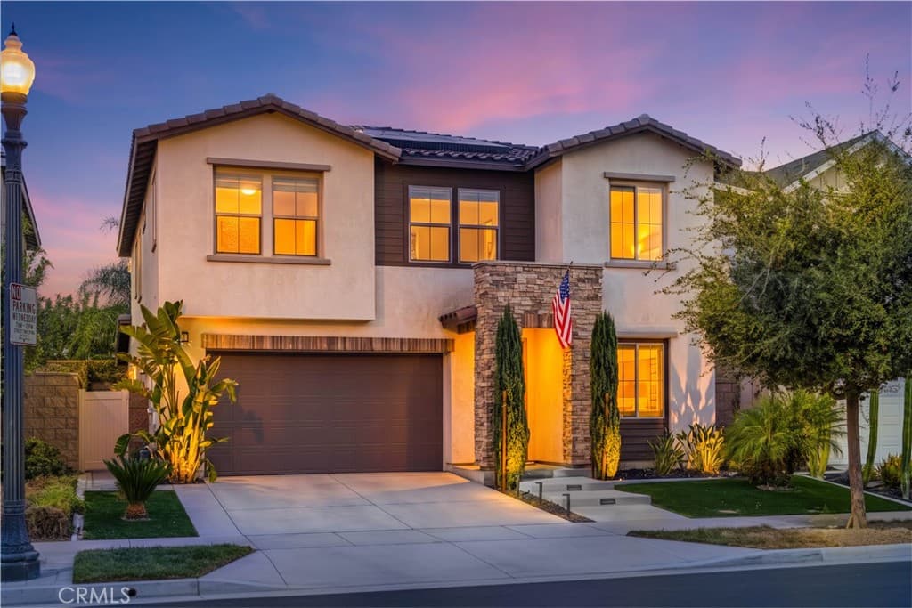 2531 E Violet
