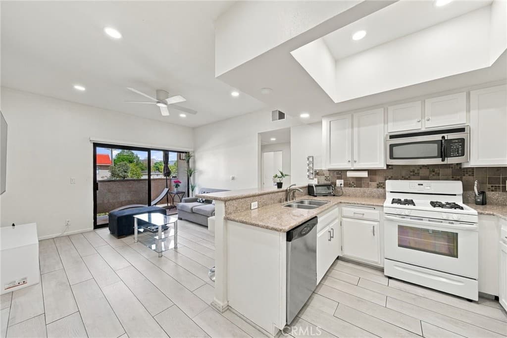10943 Laurel Canyon Boulevard B9
