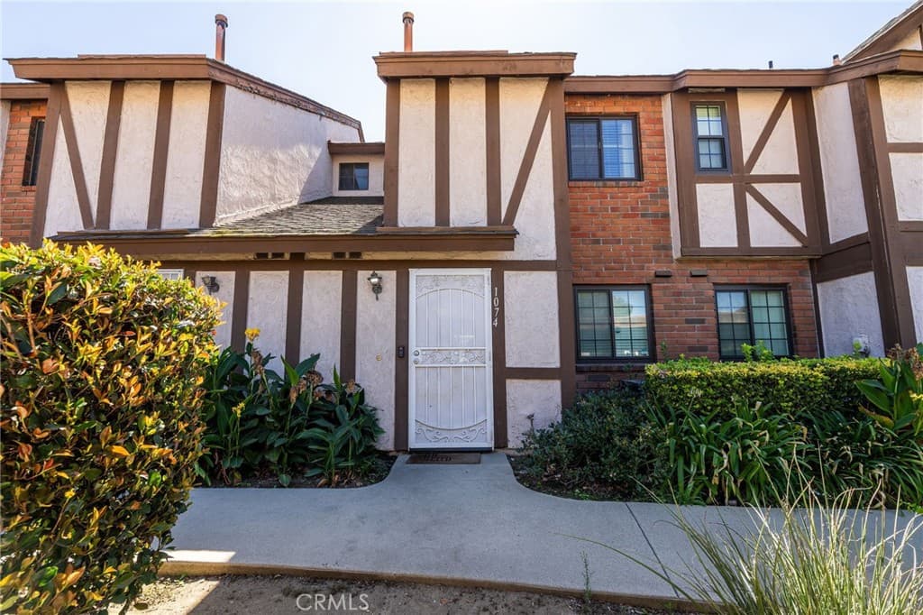 1074 S Mountain