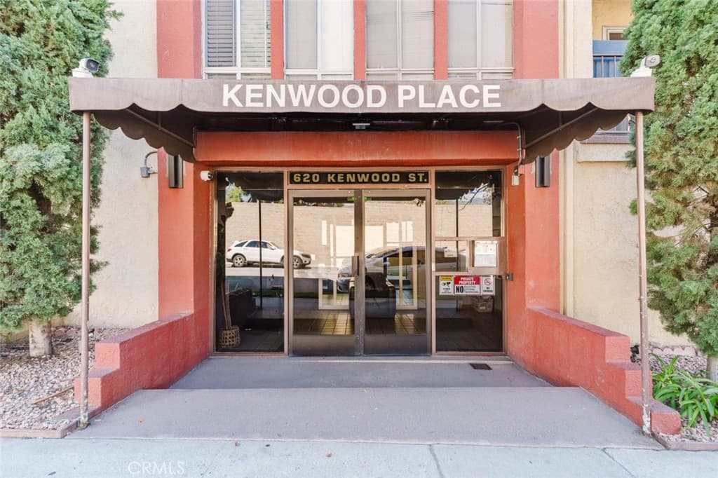 620 N Kenwood Street 208