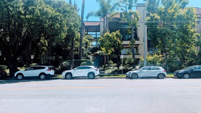 13214 Moorpark 108