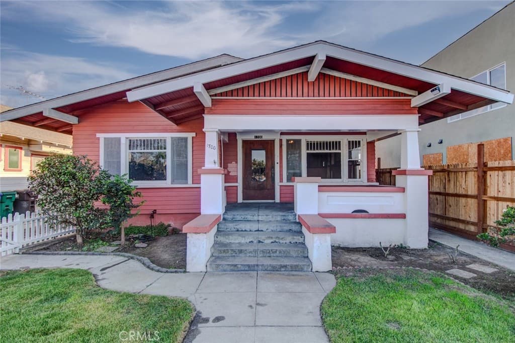 1700 E 7th