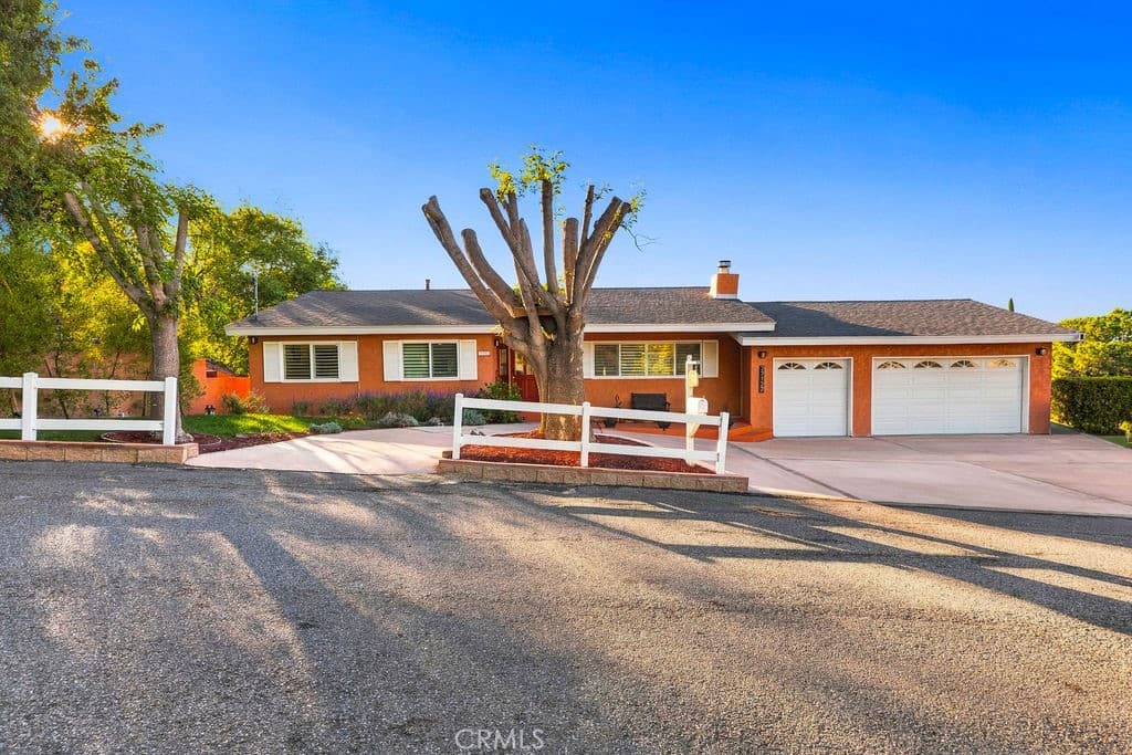27127 Travis Lane