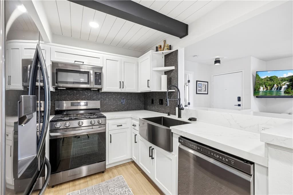 24413 Leonard Tree 203