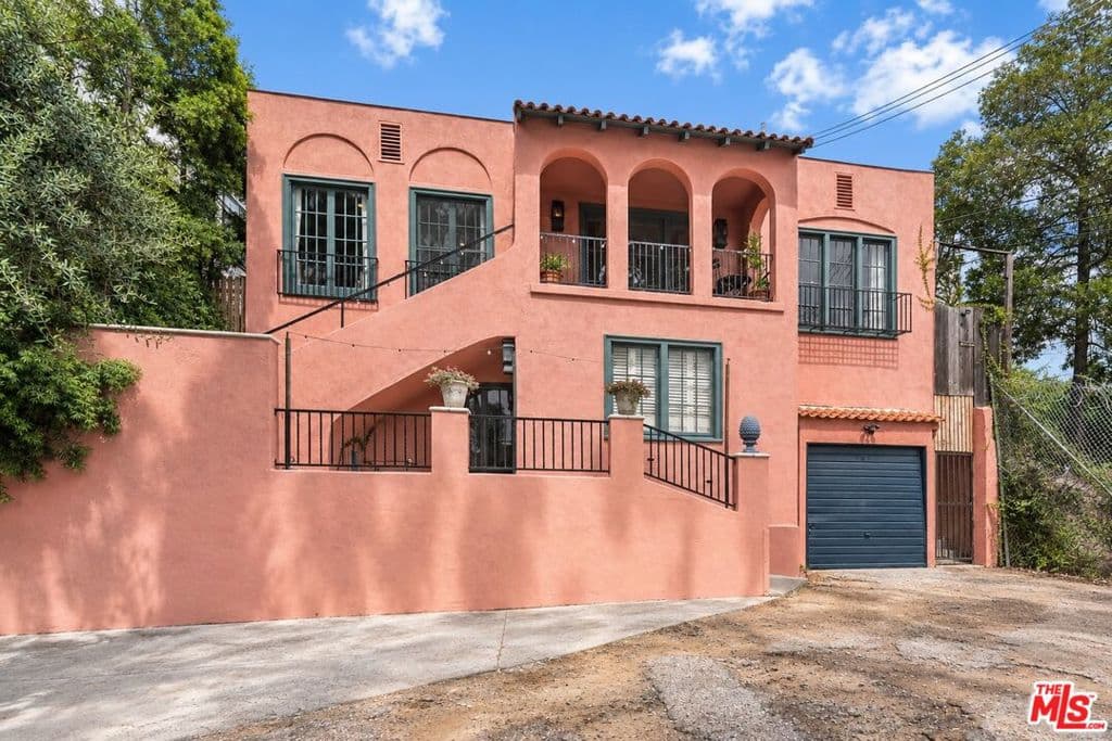 2118 Woodland Way