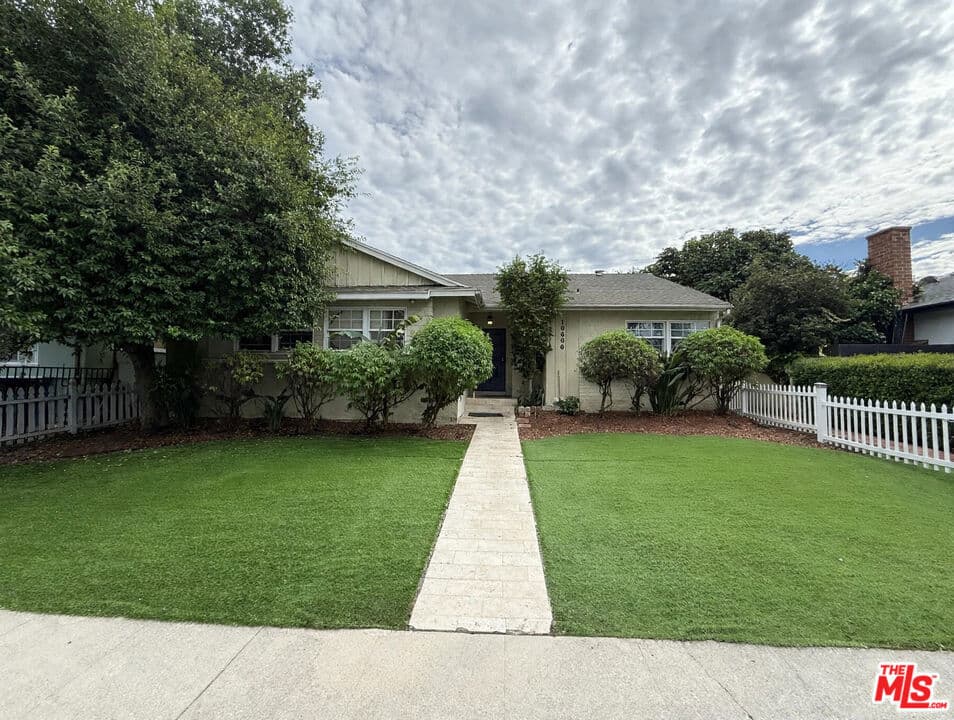 19604 Victory Boulevard