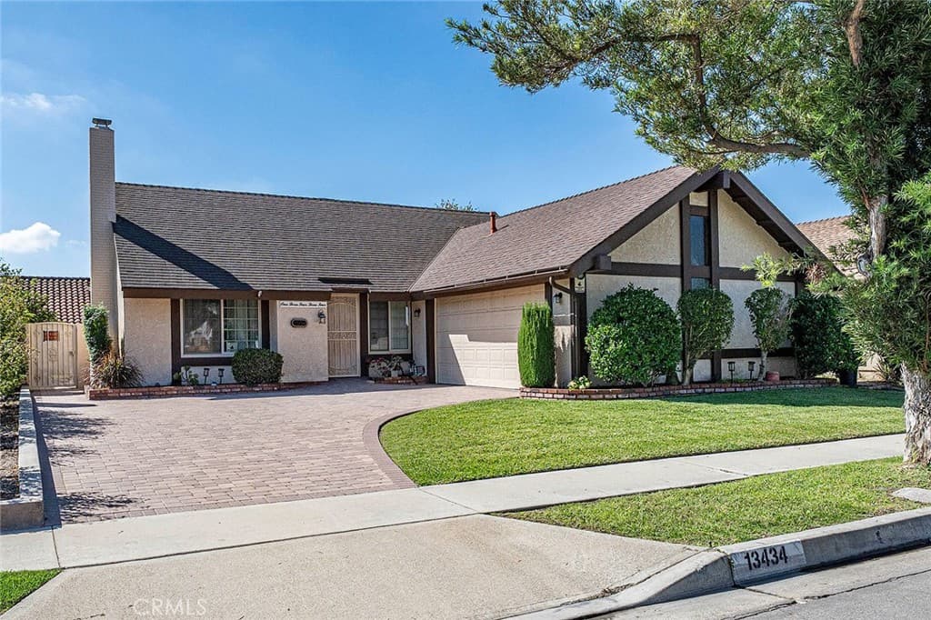 13434 Reva Circle
