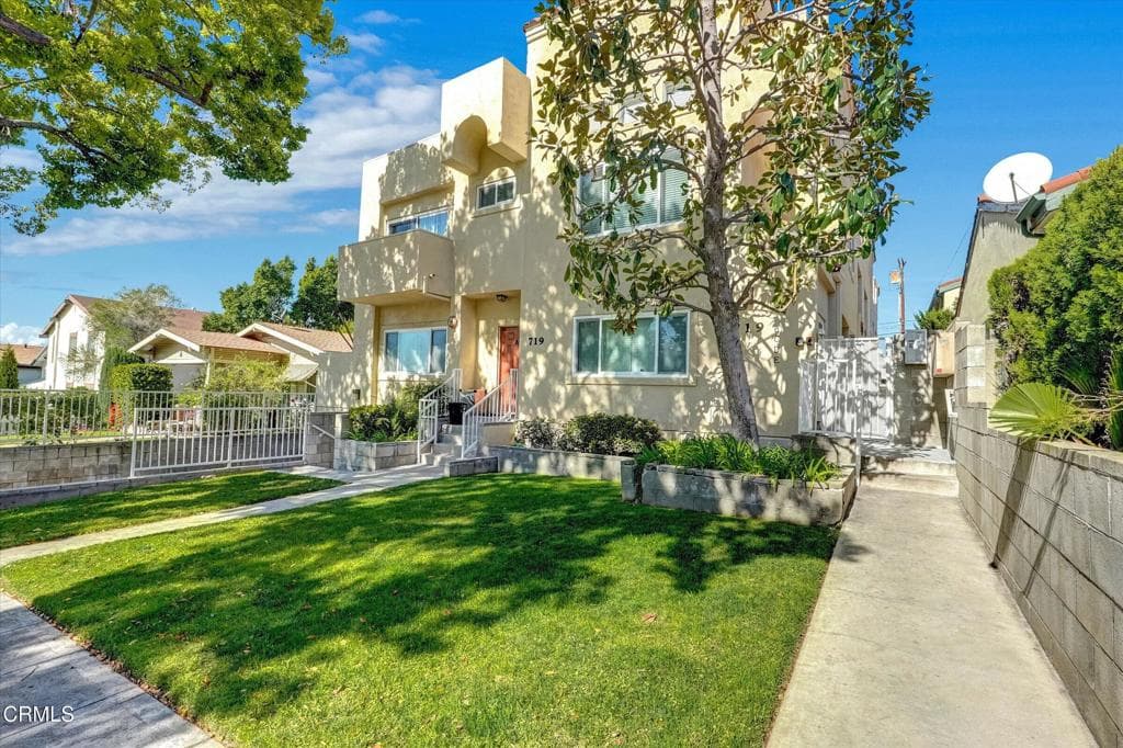 719 E Tujunga D