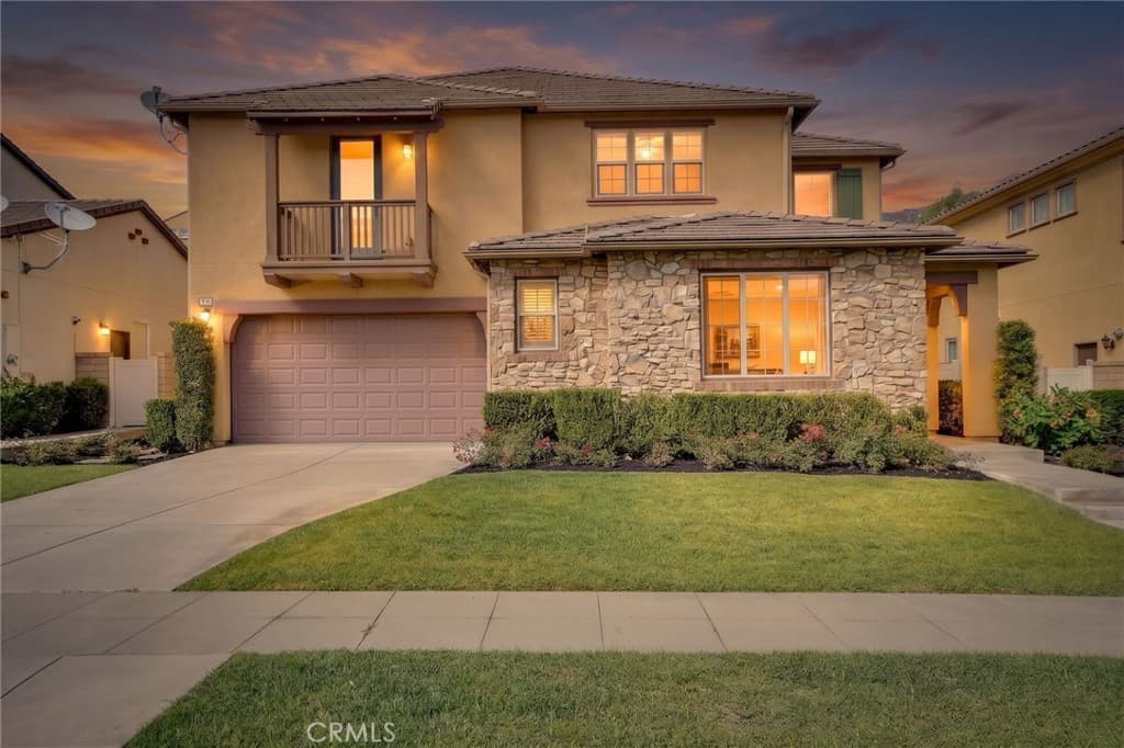 885 E Manresa Drive