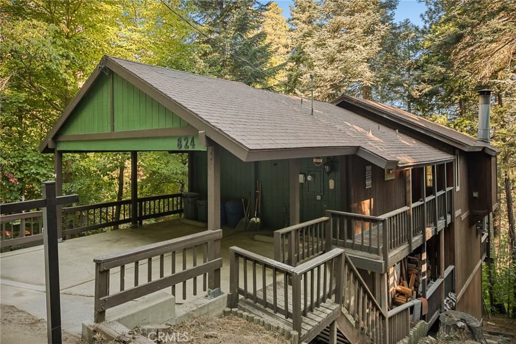 824 Oakmont Lane