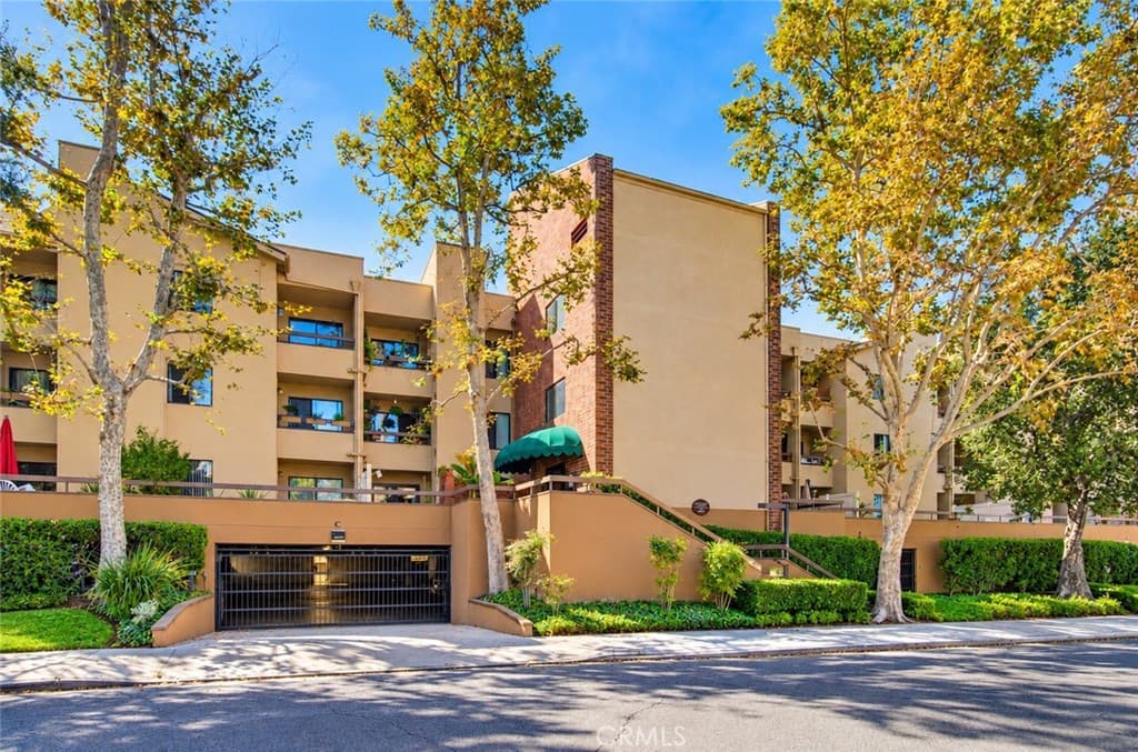 460 Oak Street 215