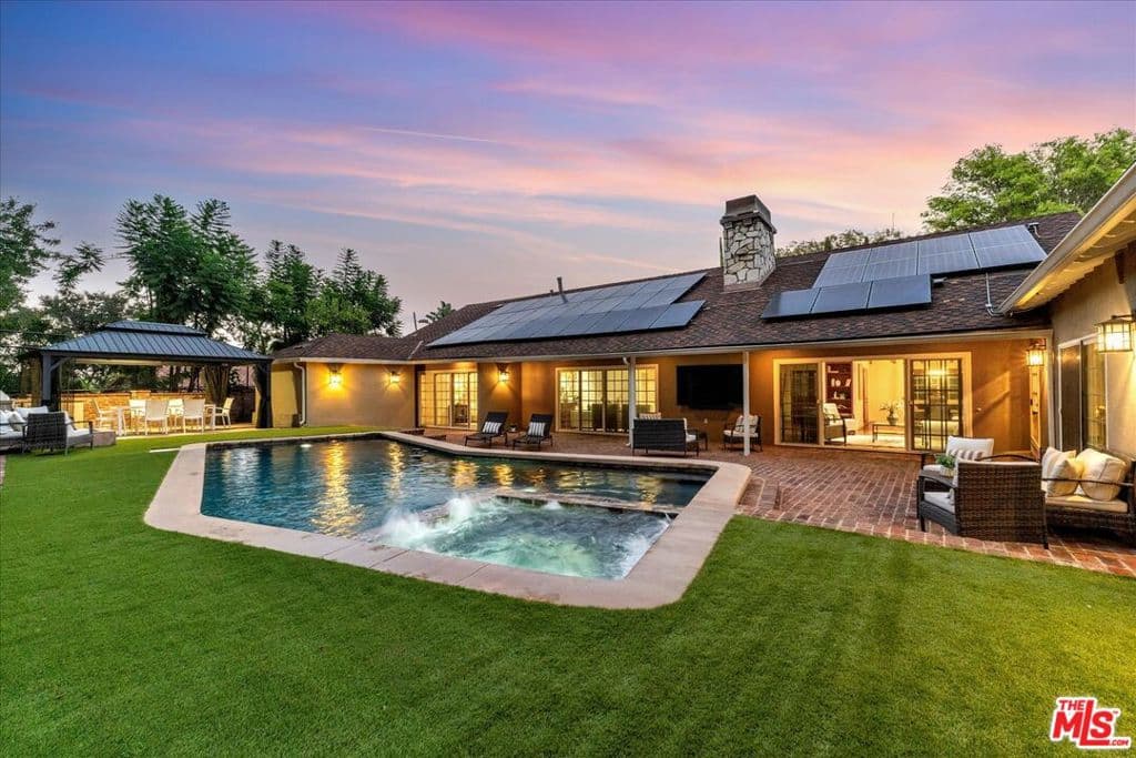 3741 Royal Woods Drive