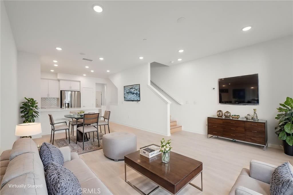 463 Paradiso Place