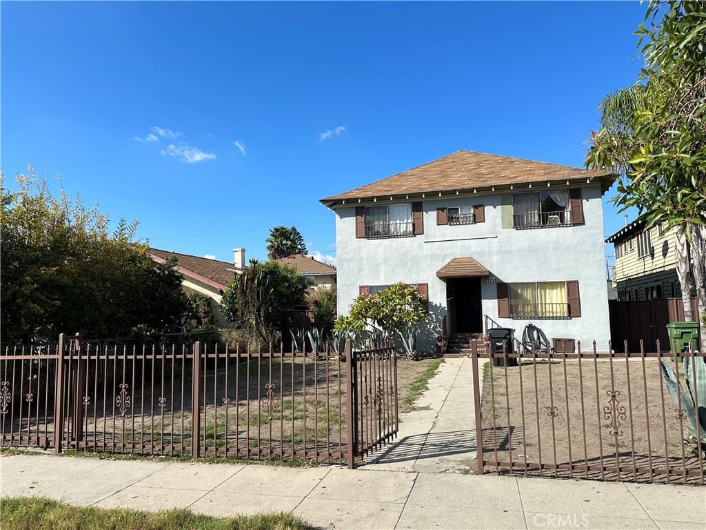 3213 Huron