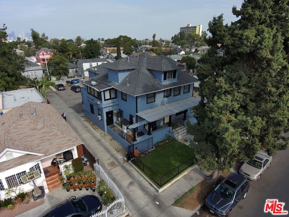 915 E 50th Street