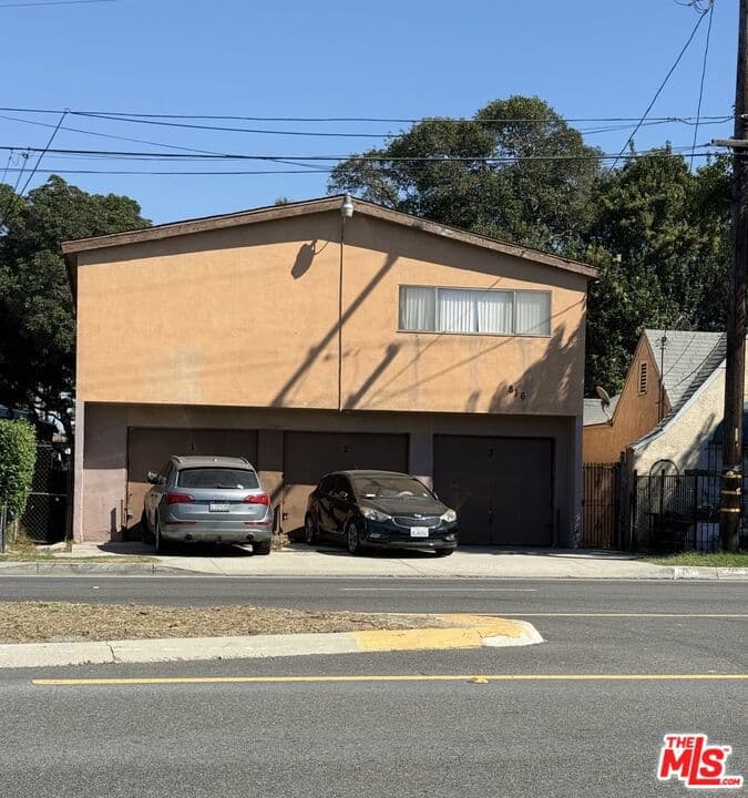 816 N Santa Fe Avenue