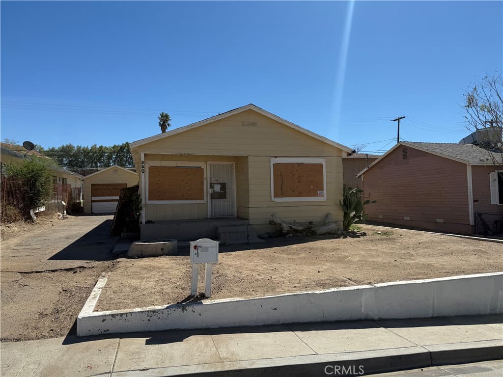 550 W Fredricks Street