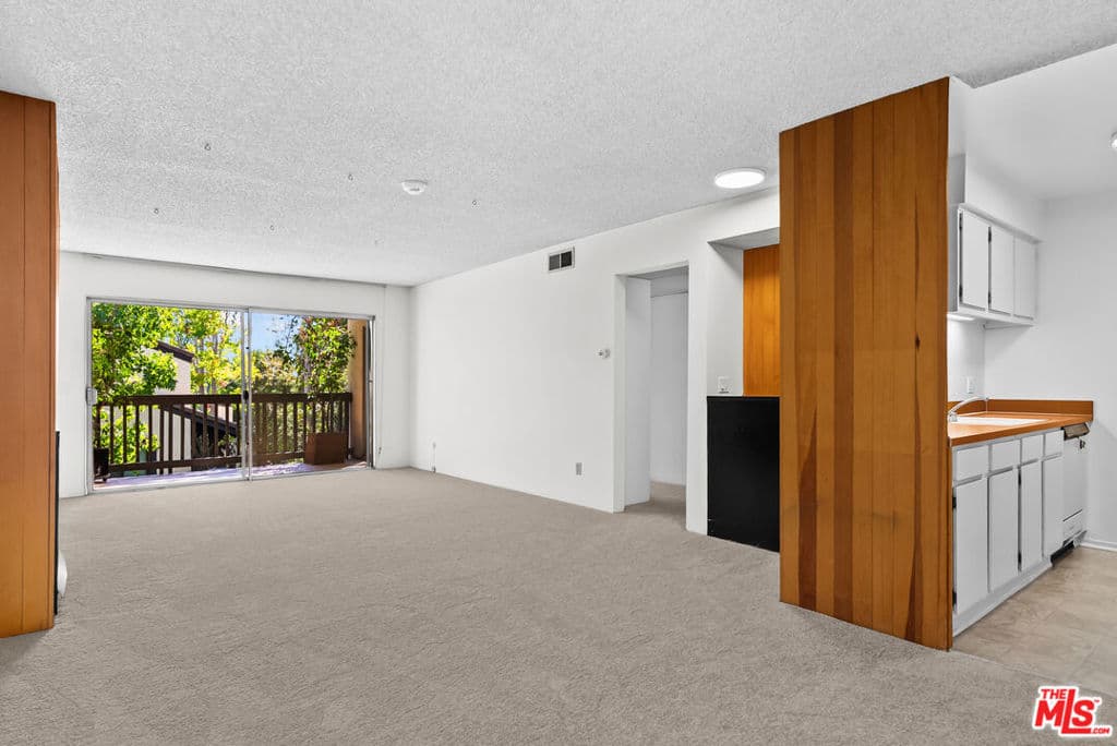 8207 Raintree Circle