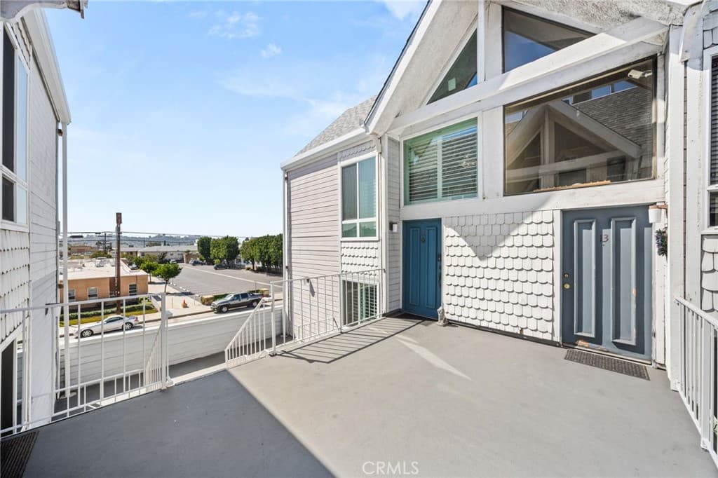 1121 E Wilson 12