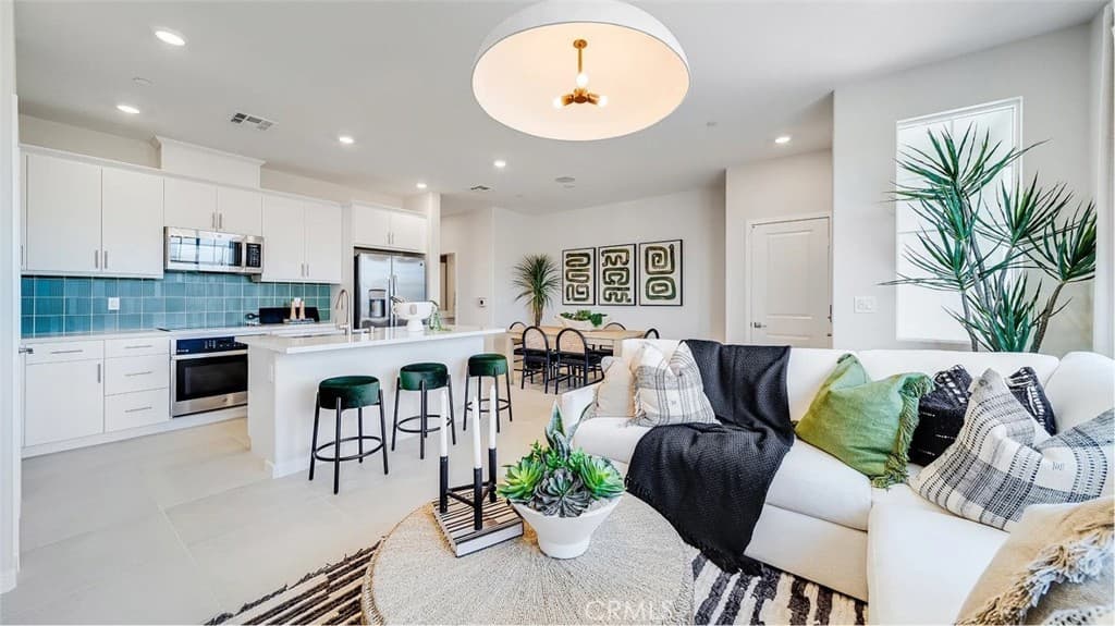 3164 Homestead Paseo